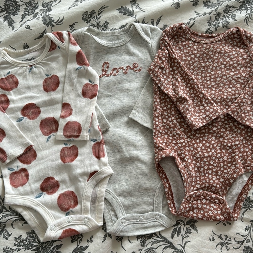 Set 3 bodysuits, carters, 6M